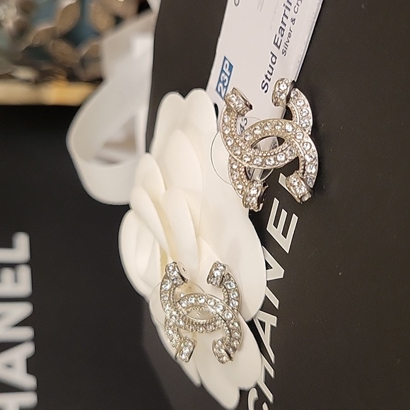 CHANEL 23P Silver & Crystal  CC Logo Studs Earrings Brand New w/tag - Picture 4 of 9